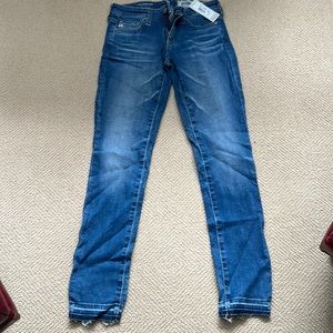 AG -ED denim NWT straight leg jeans with frayed hem. Size 25